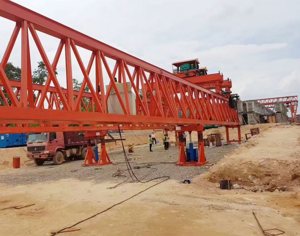 開(kāi)封蘭考架橋機(jī)、公路鐵路自平衡架橋機(jī)廠家銷售安裝維修