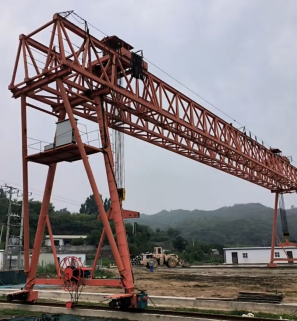 陜西西安提梁機(jī)、提梁門(mén)式起重機(jī)、工程龍門(mén)吊租賃服務(wù)